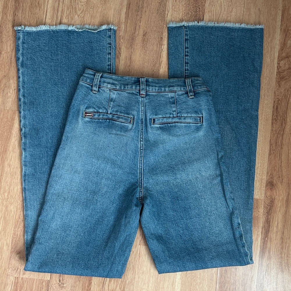 Alice + Olivia Gorgeous Con Slit Pocket Raw Hem Jeans Best Intentions 26 NWT